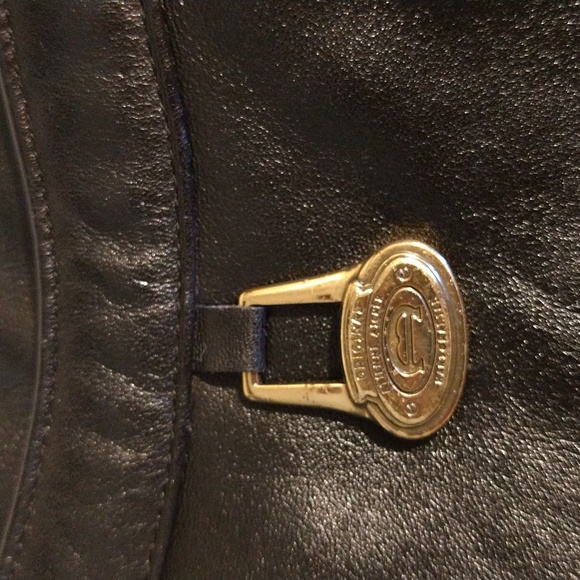 NWOT. Étienne Aigner zip top black leather Crossbody bag. - Picture 4 of 6